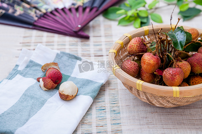 夏季新鲜荔枝图片