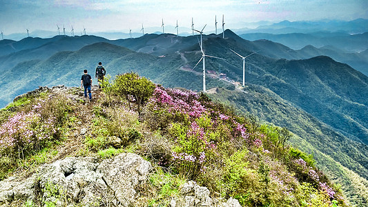 登山的人图片