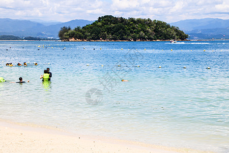 椰子树海滩海南夏日风景背景