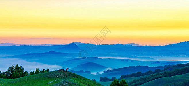 徒步山山川朝晖背景