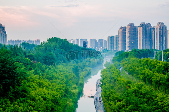 城市晚霞风景图片