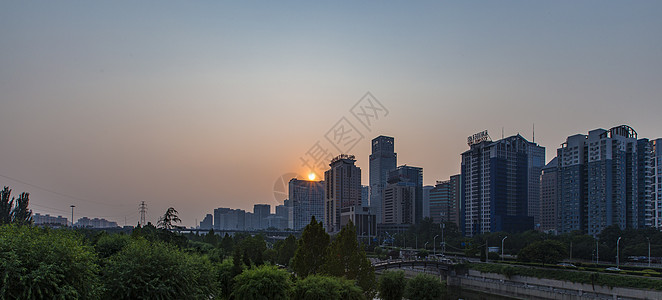 公园夜景日落的北京CBD背景