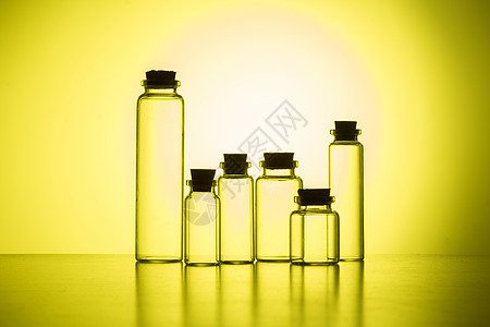 玻璃试剂瓶组合背景图片