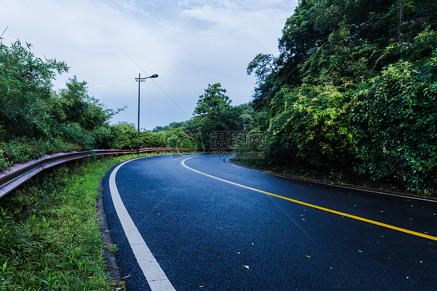 大气美丽风景区傍晚公路图片