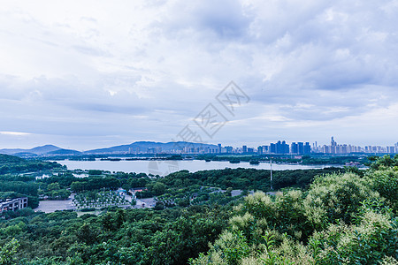 林湖傍晚宝界山林公园城市风景背景