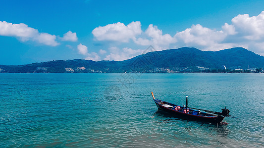 蓝天树叶蓝天白云小船度假背景