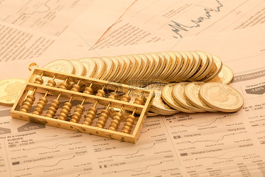 金色的投资理财概念图