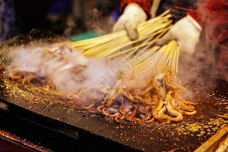 啤酒与美食夜市鱿鱼烧烤背景