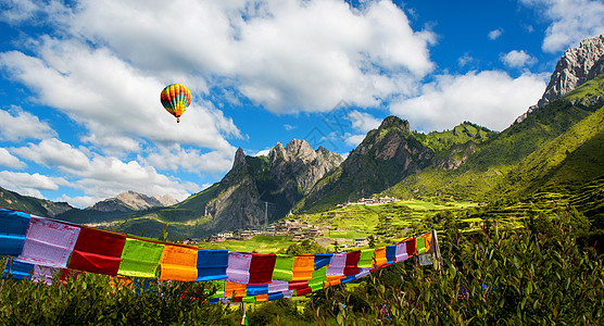 太阳下甘南风景背景