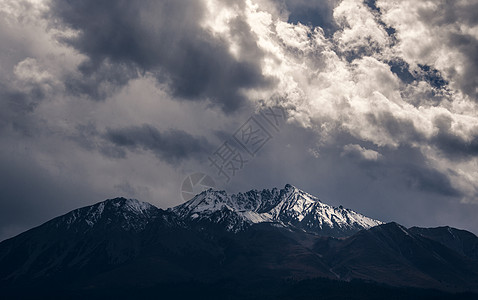 青海互助青海祁连牛心山 山峰背景