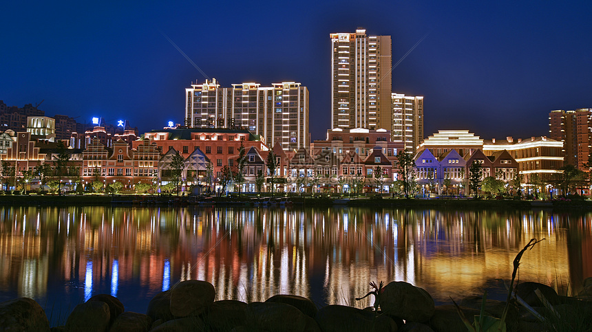 小镇夜景图片