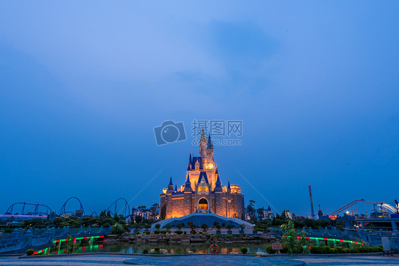 济南欧乐堡夜景图片