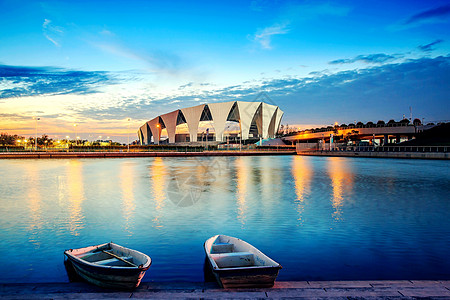 记者谈邵佳一：连续逼平海港的教练不多，若更多沉淀再带国足更好
