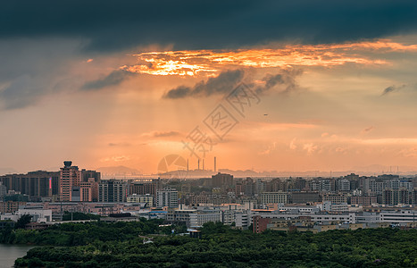 城市晚霞耶稣光背景图片