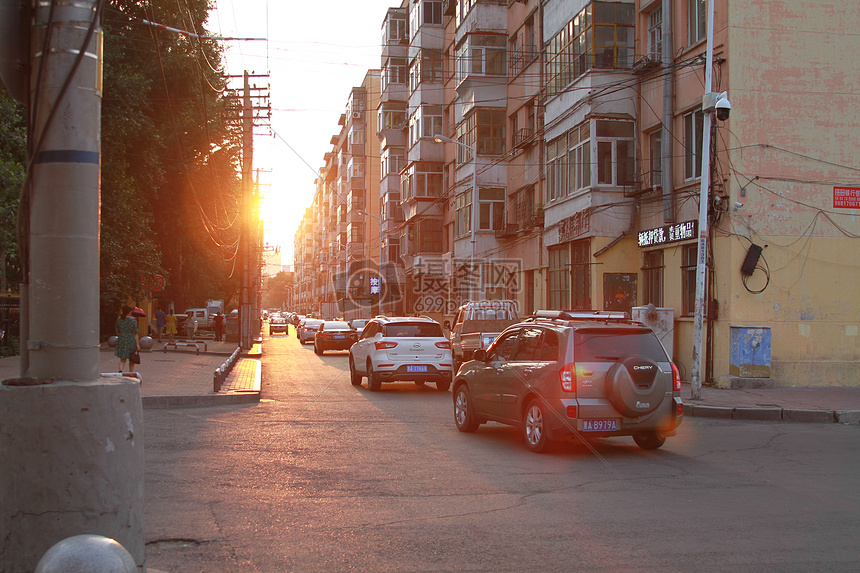 夕阳小巷图片