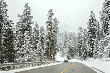 汽车海报白雪皑皑的大路背景