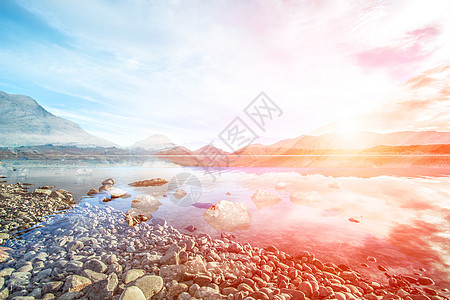 湖边风景湖边美丽的日落设计图片