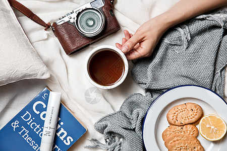 彩平铺装素材创意生活氛围相机咖啡和饼干书本背景