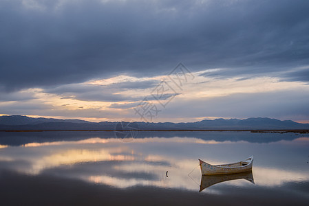 茶卡美景茶卡盐湖背景