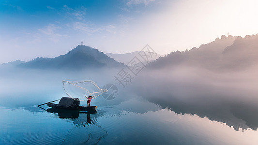 大型渔船湖南郴州小东江日出背景