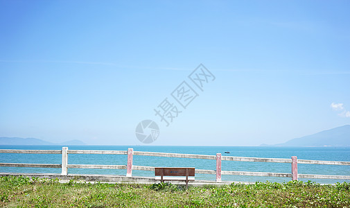 沿海面朝大海春暖花开-向往的地方背景