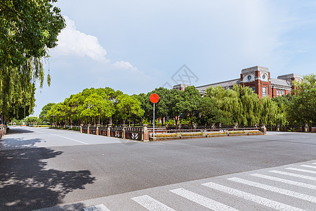 上海华东政法大学教学楼背景图片