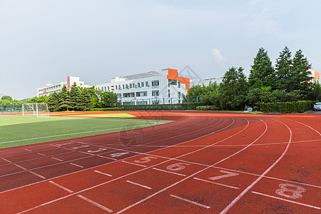 高校上海视觉艺术学院操场跑道背景