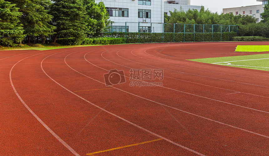 上海视觉艺术学院操场跑道图片