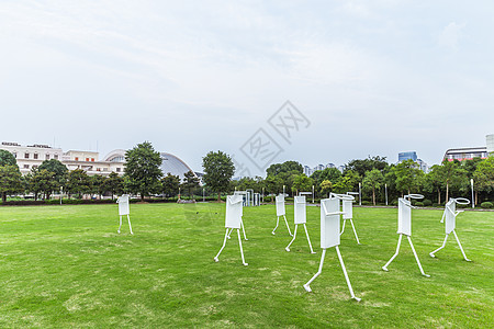 学院上海大学校园草地人偶工艺品背景