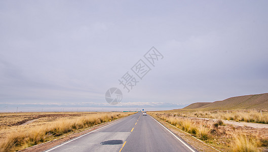 高原风光通往远方的道路背景