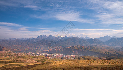 祁连卓尔山祁连县全景背景