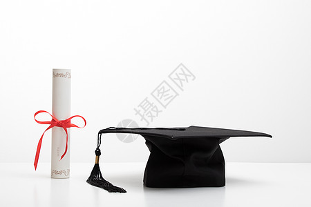 红丝带边框毕业证学士帽白底创意组合拍摄背景