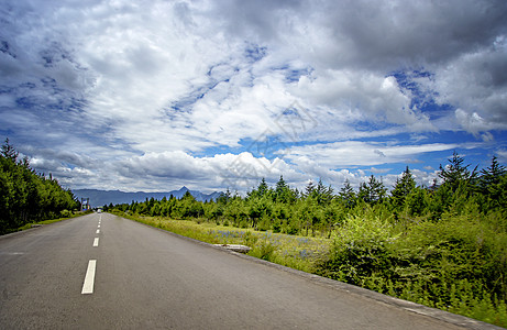 奔跑前进远方的路背景