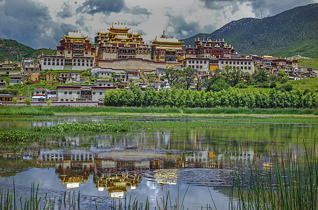 云南风情松赞林寺背景