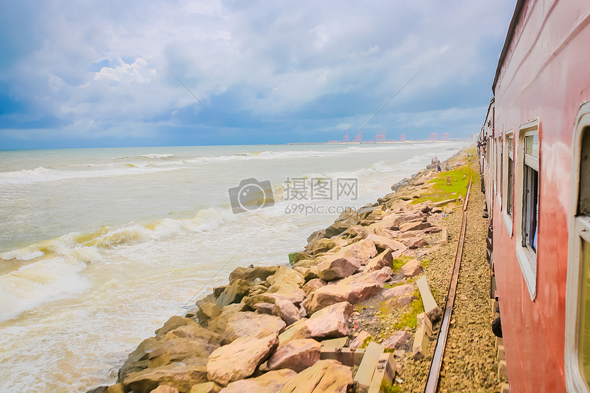 斯里兰卡千与千寻海边小火车图片
