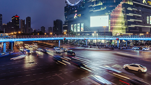 城市夜晚马路车流高清图片