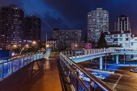 城市夜晚天桥建筑图片