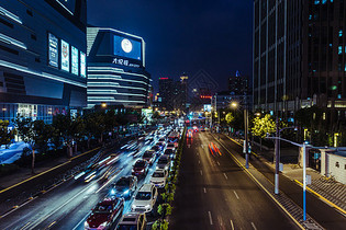 城市夜晚马路车流图片