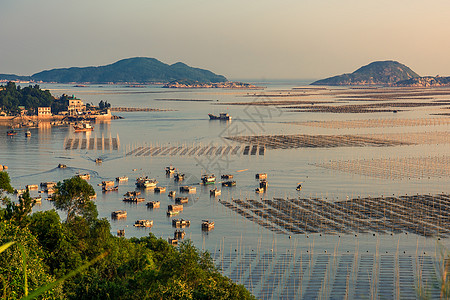 大海小岛和渔船夕阳下的福建霞浦渔港背景