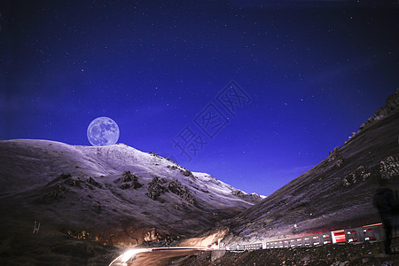 大坂山月生雪山月寒冷高清图片