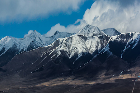 白色之光青海岗什卡雪山背景