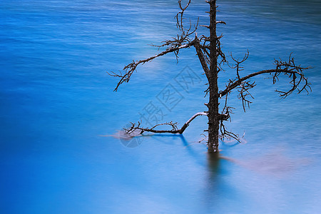 大理玉龙雪山蓝月谷湖水图片