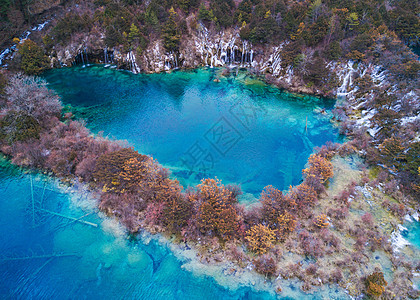 森林湖冰雪桥航拍冬季九寨沟背景