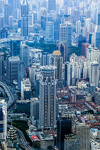 航拍视角的高楼林立的上海背景图片