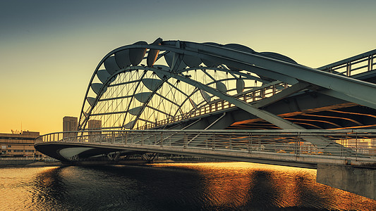 现代建筑设计大气磅礴的桥背景