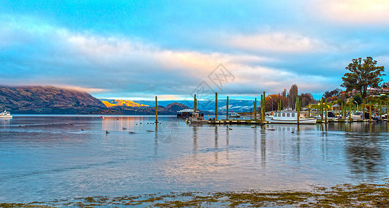 春天山水风景新西兰海边背景