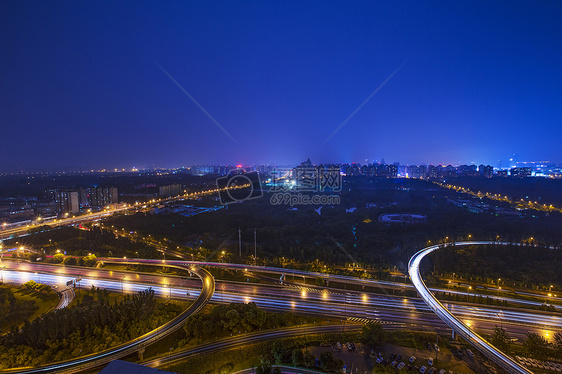 夜景城市的桥图片