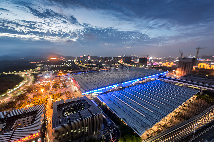 蓝调的深圳北站高铁站图片
