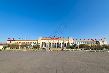 党建旗帜蓝天下的国家博物馆背景