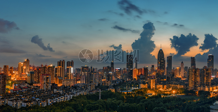 武汉城市高楼夜景图片